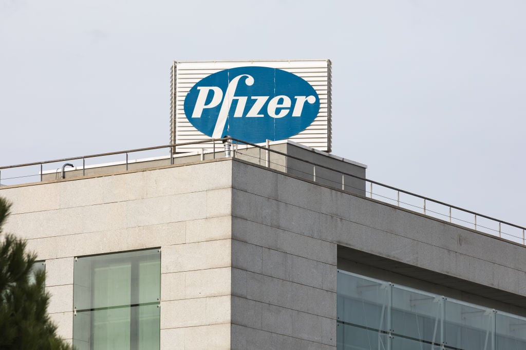 Pfizer, in sweeping cost cutting push, lifts overall savings target to $7.7B 