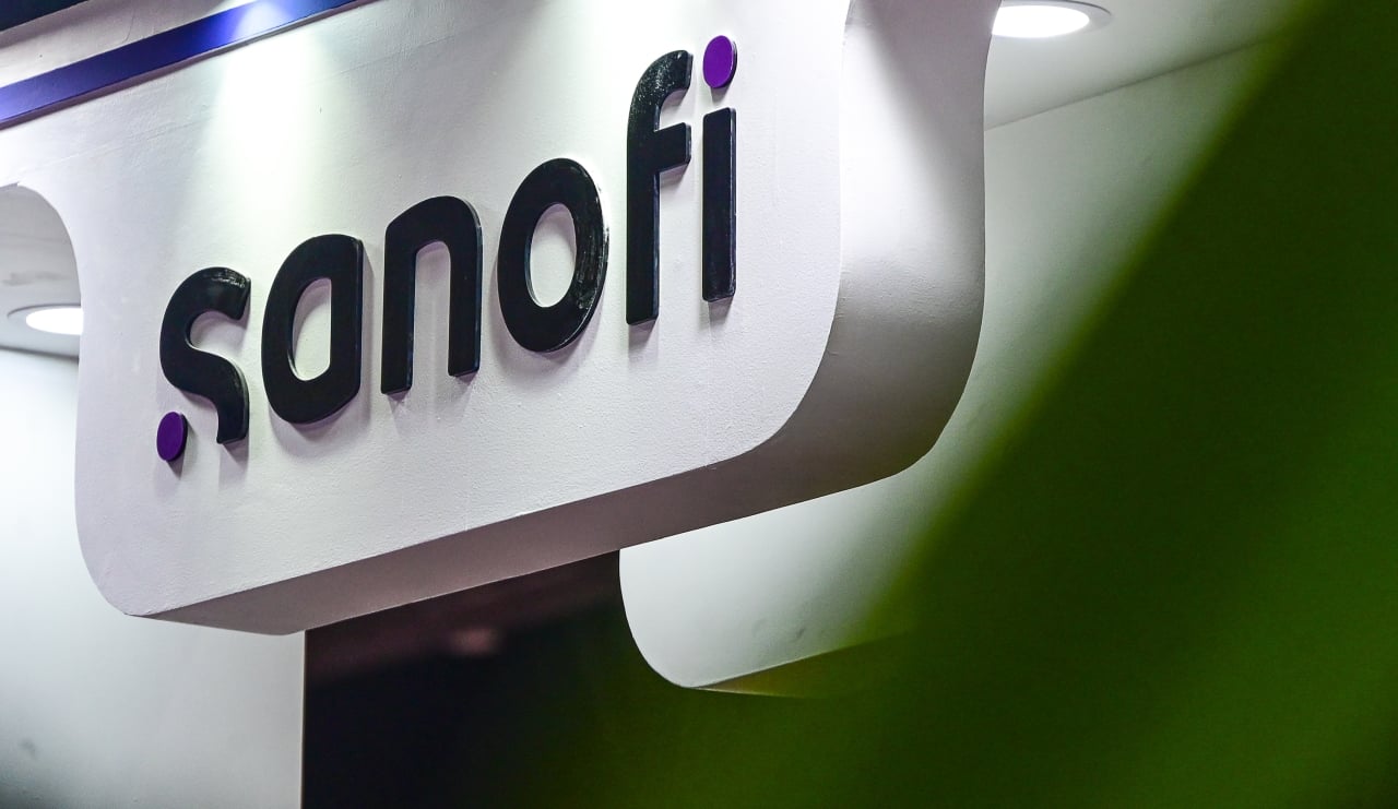 Sanofi touts tolerability of COVID shot Nuvaxovid in head-to-head trial vs. Moderna's mNexspike